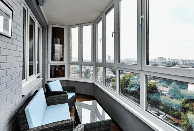 Теплое остекление балкона: комфорт и уют в любое время года