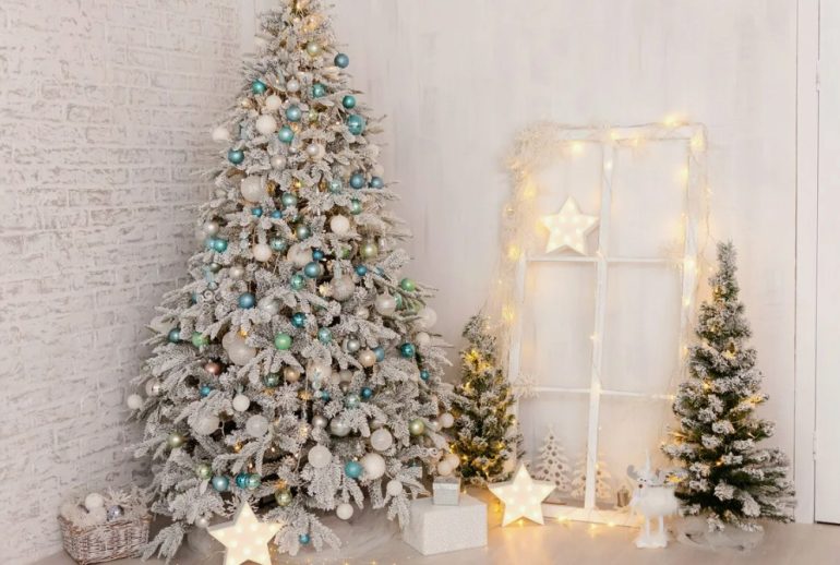 Сравнение видов искусственных елок: материалы, формы, размеры