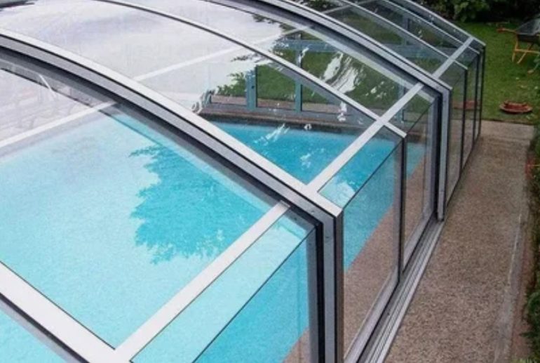 Поликарбонат против стекла: что лучше выбрать для дома и дачи